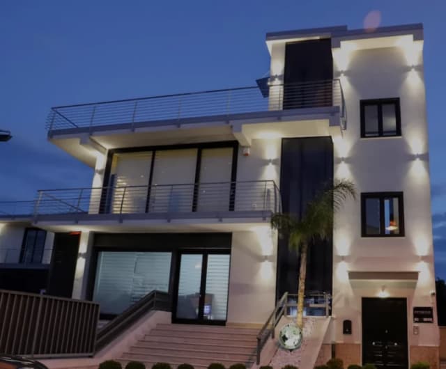 Gallery image 171d2940-5593-42b5-ab09-9370477df4f5